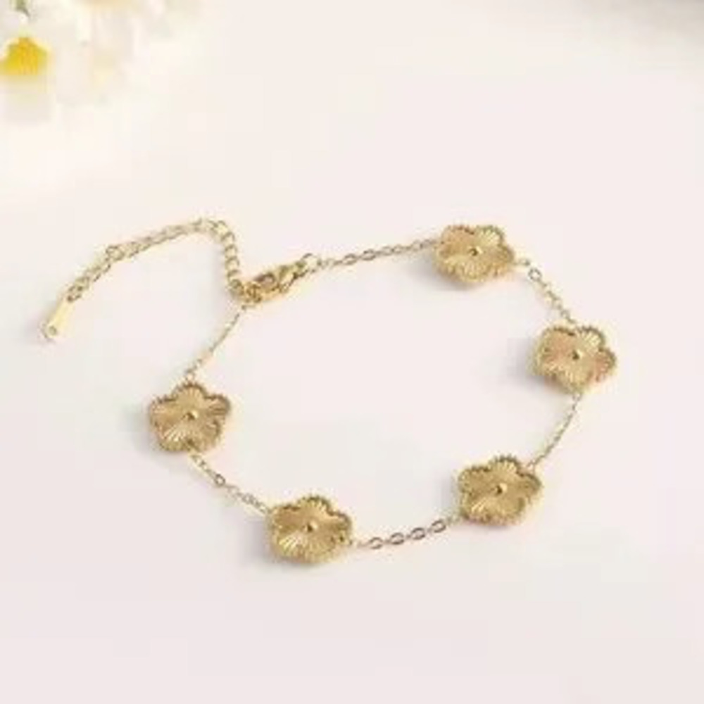 Elegant Gold Flower Bracelet
